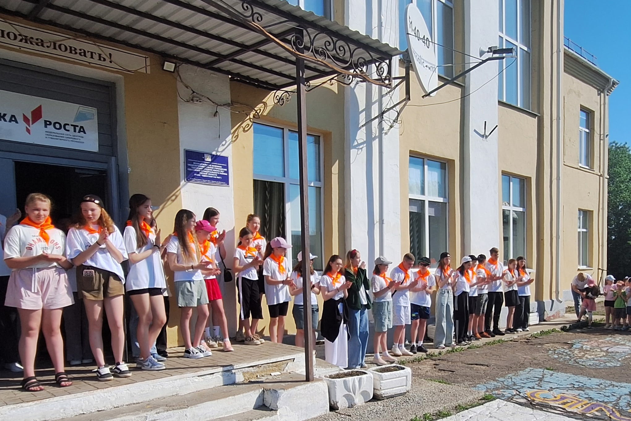 Сегодня распахнул свои двери наш пришкольный лагерь «Солнцеград».